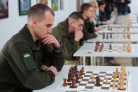 Як у Львові одночасно грали в шахи для ЗСУ. Фото | Львівський портал